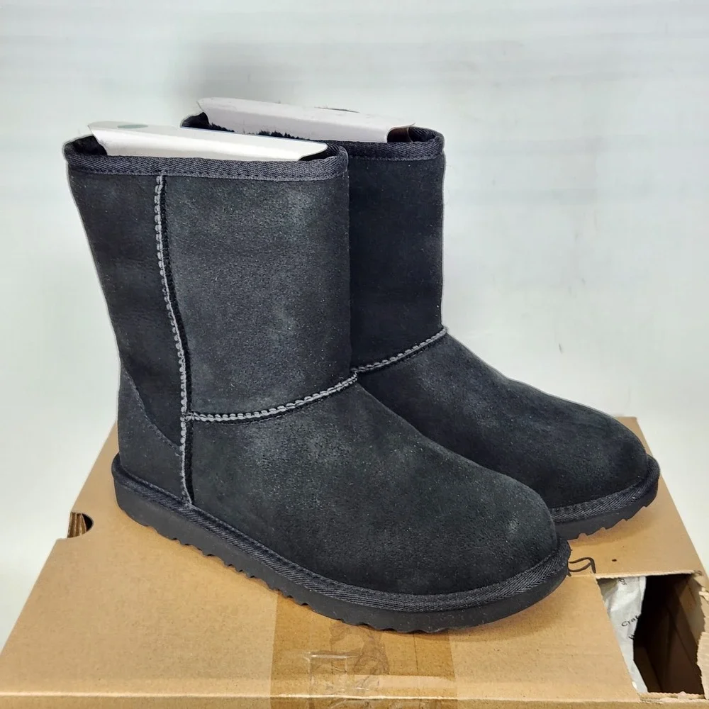 UGG Classic II Boot Kids Size 6 Black Suede Water Resistant Sheepskin Boots
